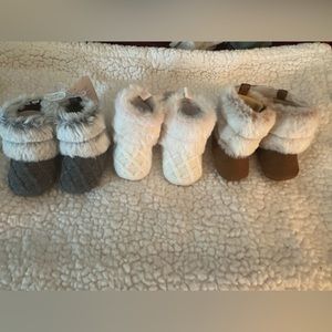 Crib knit baby girl booties with faux fur (3 pairs)